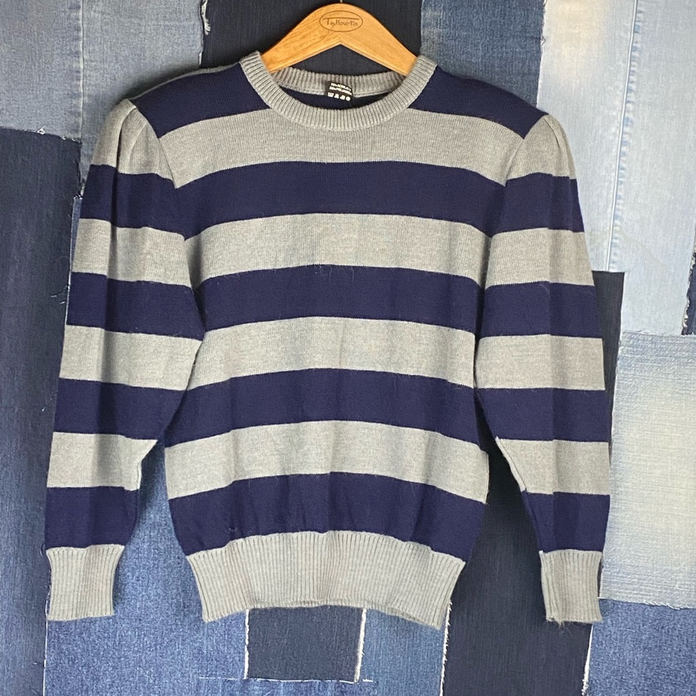 Vintage 90’s Pleated Shoulders Sweater